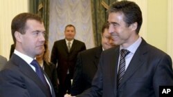 Οι κύριοι Μεντβέντεφ και Ρασμούσεν