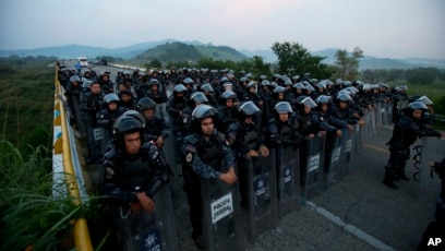 Cảnh sát Mexico được triển khai để ngăn chặn đoàn di dân hôm 27/10 ở bang Chiapas. 