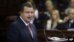 Perdana Menteri Serbia, Ivica Dacic, berpidato di hadapan perlemen Serbia di Belgrad (Foto: dok).