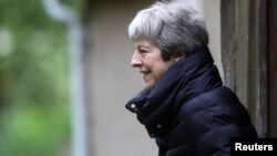 英國首相特蕾莎梅4月28日同黨成員和高級情報官員正在敦促首相改變允許中國華為公司有限參與英國5G網絡建設的決定。