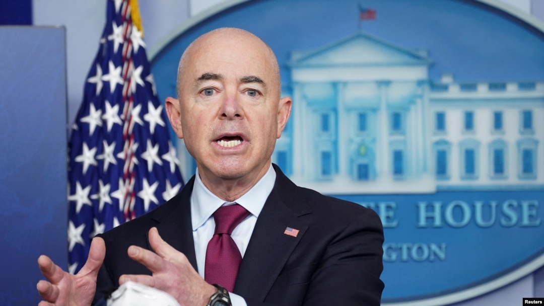 Gần 40 nghị sĩ Mỹ hối thúc chính quyền Biden ngừng trục xuất người Việt tị nạn