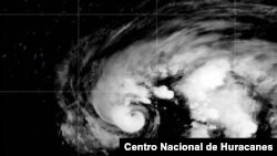 La tormenta tropical Epsilon podría golpear el jueves por la noche a las Bermudas, según pronosticó el Centro Nacional de Huracanes, con sede en Miami, Florida.