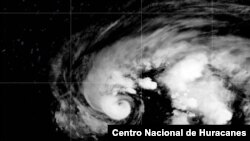 La tormenta tropical Epsilon se encuentra aún a unos 650 kilómetros al sudeste de Bermudas.