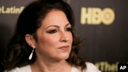 Gloria Estefan, es la primera cubana-estadounidense que recibirá un Premio Kennedy Center a las artes. Junto con ella serán homenajeados el rapero LL Cool J, el productor de televisión Norman Lear, el cantante Lionel Richie y la bailarina Carmen de Lavallade.