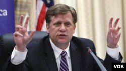 El presidente eligió a Michael McFaul para embajador en Rusia, reemplazando a John Beyrle, quien estuvo en el cargo desde 2008.