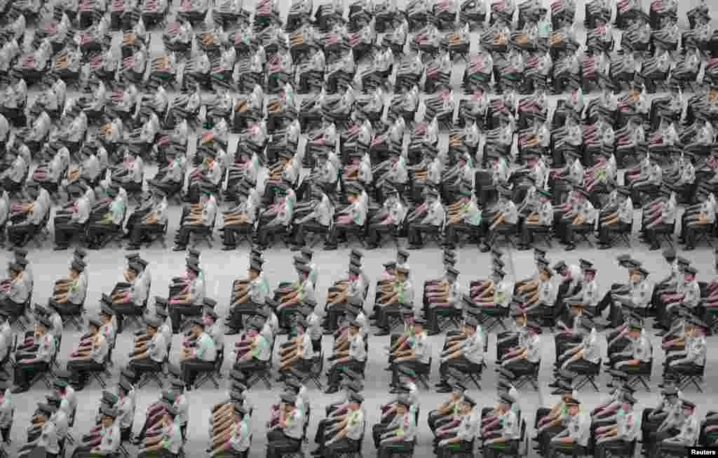 More than 1,000 Paramilitary policemen take park in an exercise in Nanjing, Jiangsu province, China.