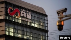 商汤集团在上海的办公楼与附近的监控摄像头 （2021年12月13日）