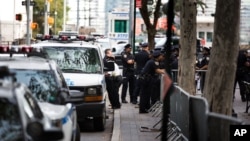 La police surveillent les alentours de Dag Hammarskjold Plaza dans le quartier du siège des Nations unies, New York, le 18 septembre 2016.