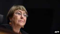 La Alta Comisionada para los Derechos Humanos, Michelle Bachelet, participa en una conferencia de prensa el 9 de diciembre de 2020, en Ginebra.