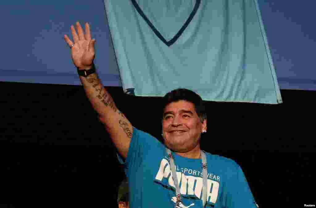 Estádio de São Petersburgo, Diego Maradona na arquibancada antes do jogo Mundial do Grupo D - Nigéria x Argentina -&nbsp;São Petersburgo, Rússia - 26 de junho de 2018