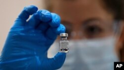 La Administración de Medicinas y Alimentos de EE.UU., FDA, se apresta a dar luz verde a la vacuna de Pfizer contra el coronavirus que ya fue aprobada en el Reino Unido.