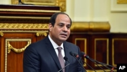 Photo d'archives: le président égyptien, Abdel-Fattah el-Sissi, lors d'une intervention au parlement au Caire, le 13 février 2016