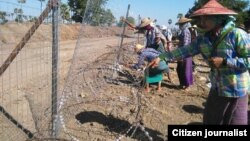 လက်ပံတောင်းတောင် ကြေးနီစီမံကိန်းပဋိပက္ခဧရိယာမှာ မြန်မာ-ဝမ်ပေါင်ကုမ္ပဏီဘက်က ခြံစည်းရိုးနဲ့ ကတုတ်ကျင်းတူးဖော်ကာရံထားတဲ့မြင်ကွင်း