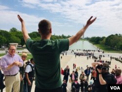 Mikah Meyer ended his record-setting three-year odyssey to every National Park Service site across the Mall from where it began. (J.Taboh/VOA)