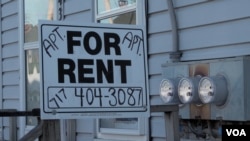 'For Rent' signs have started appearing in York Springs, PA, as some Hispanic immigrants move away. (M. Kornely/VOA)