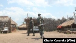 Des militaires FARDC dans la foret de Beni en RDC, le 14 octobre 2018. (VOA/Charly Kasereka)