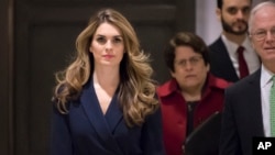 Hope Hicks, captada a su llegada al Capitolio el martes 27, cuando se presentó a testificar ante una Comisión de la Cámara de Representantes.