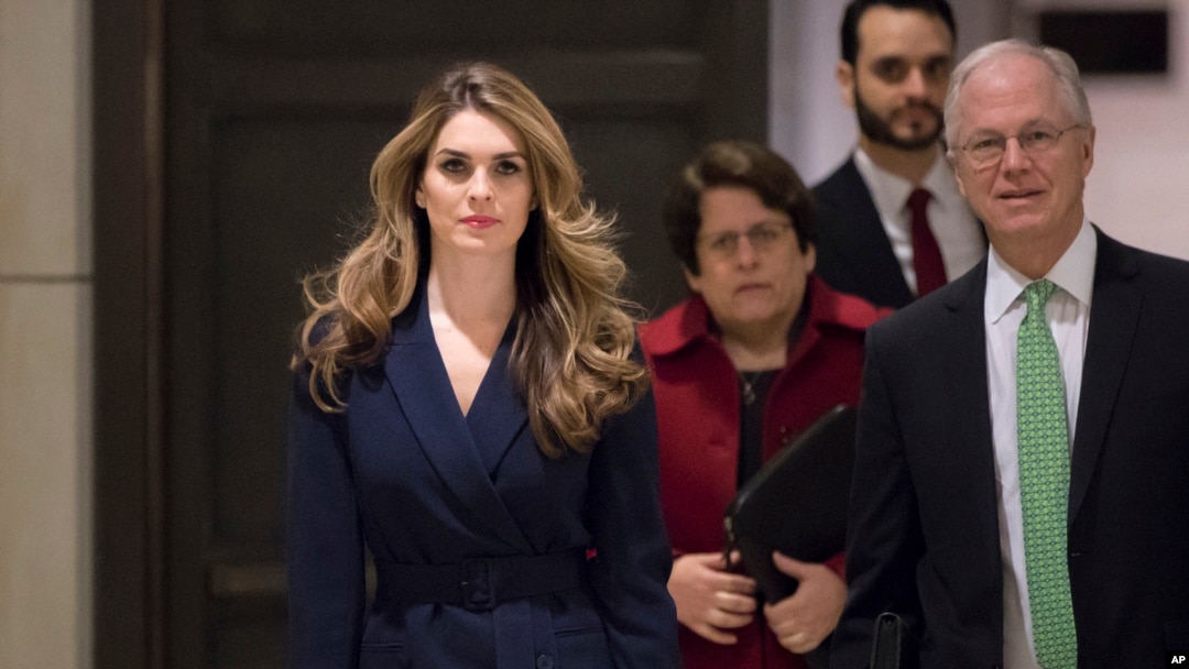 Direktur Komunikasi Gedung Putih Hope Hicks, salah satu asisten dan penasihat terdekat Presiden Trump, tiba di Gedung Capitol, Washington, untuk bertemu dengan Komite Intelijen DPR, 27 Februari 2018.