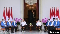 Presiden Jokowi didamping Wapres Ma’ruf Amin di Istana Negara, Jakarta, Selasa (22/12) memperkenalkan enam Menteri baru di Kabinet Indonesia Maju (Biro Setpres).