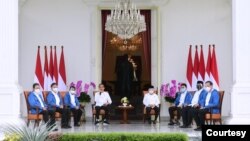 Presiden Jokowi didamping Wapres Ma’ruf Amin di Istana Negara, Jakarta, Selasa (22/12) mengenalkan enam Menteri baru di Kabinet Indonesia Maju (Biro Setpres)