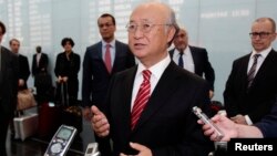 Kepala IAEA Yukiya Amano memberikan keterangan soal nuklir Iran kepada media di Wina, hari Senin (18/8).