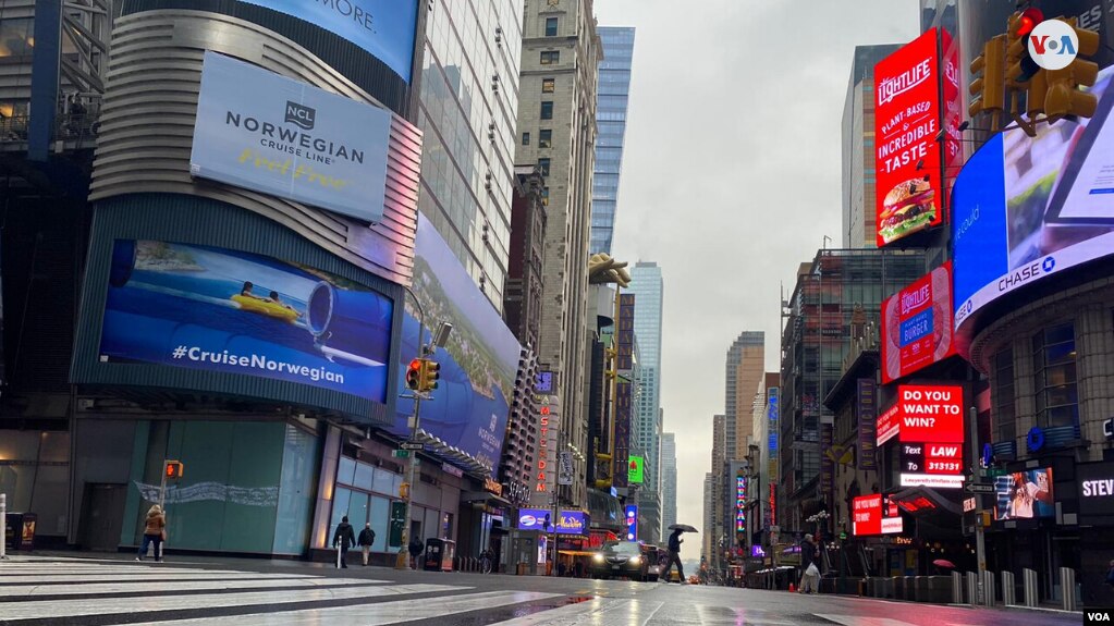 Las calles casi desiertas de Times Square, en Nueva York, reflejan el impacto de las medidas preventivas para contener el avance del virus. (Foto: Celia Mendoza)