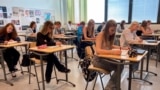 Students follow an English language lesson at Pohjolanrinne middle school in Riihimaki, Finland, on September 6, 2024. (REUTERS/Elviira Luoma)