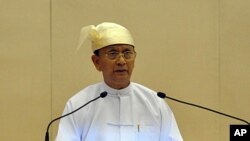 Burmese President Thein Sein delivers his speech at Parliament in Naypyitaw, March 1, 2012.