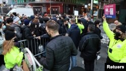 Polisi New York mengamankan perayaan tahun baru di Manhattan (foto: ilustrasi/dok). 
