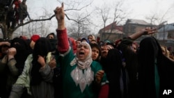 A Kashmiri woman shouts pro freedom slogans during the funeral of killed rebel Khalid Farooq, in Shopian village, south of Srinagar, Indian-controlled Kashmir, Nov. 25, 2018. 