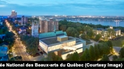 The new museum pavilion sits on Quebec’s Grande Allee, flanked by Saint-Dominique Church, built in 1929. Behind the pavilion lies the St. Lawrence River and the former Quebec city jail, which now houses the museum’s modern art collection.
