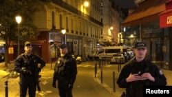 案件現場的法國警方。