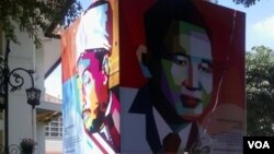 Berbagai ornamen mengenai profil tokoh sejarah Asia Afrika terpasang di berbagai lokasi perayaan KAA di kota Bandung (VOA/Teja Wulan).