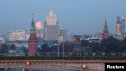 Une vue de Moscou avec le Kremlin et le ministère des Affaires étrangères au premier plan, 18 septembre 2024. Reuters / Marina Lystseva