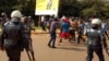 Nesta foto de arquivo, Polícia reprime manifestação em Bissau