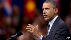 奥巴马总统7月28日在华盛顿举行的非洲青年领袖会议上发表讲话（资料照片）