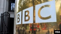 Sebagai bagian dari pengurangan anggaran pemerintah guna menekan defisit, lembaga penyiaran ini berencana mengurangi jumlah karyawannya.