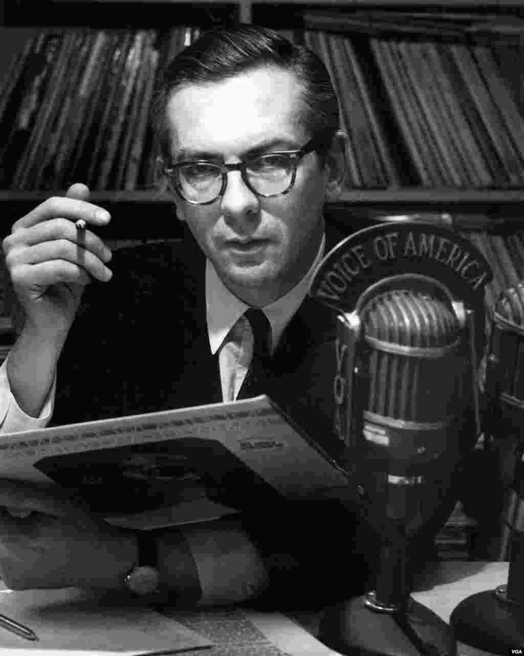 Publicity shot of Willis Conover at the microphone