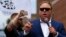 Alex Jones, osnivač medija InfoWars govori na predizbornom mitingu Donalda Trumpa 2016.