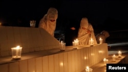 کوئٹہ میں ایدھی کی یاد میں شمعیں روشن کی جا رہی ہیں۔ فائل فوٹو