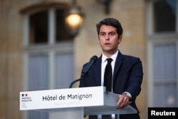 Gabriel Attal, Perdana Menteri Prancis dan kandidat kelompok mayoritas presiden Prancis "Ensemble pour la Republique", menyampaikan pidato di Hotel Matignon di Paris di Paris, Prancis, 7 Juli 2024. (REUTERS/Guglielmo Mangiapane)