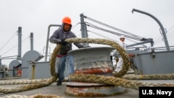 美國商務船員2016年9月26日為海軍提供補給（美國海軍照片）