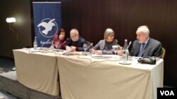 Učesnici konferencije "Pomirenje, suočavanje sa prošlošću i regin - gde smo i kuda idemo", koje je organizovao beogradski Forum ZFD u beogradskom hotelu Metropol.