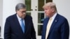 Jaksa Agung William Barr (kiri) dan Presiden AS Donald Trump di Gedung Putih, Washington DC (foto: dok). 