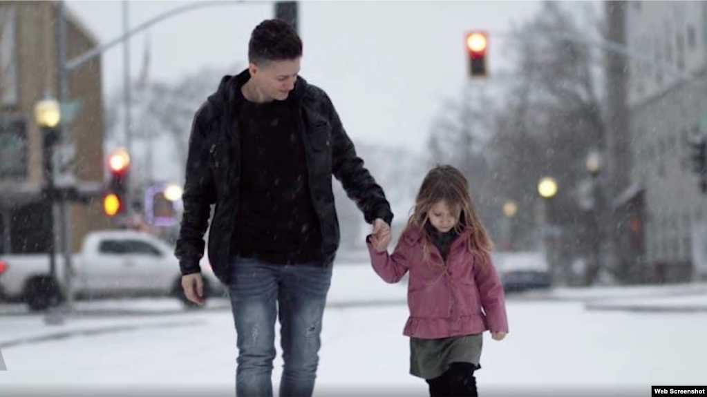 Sfidat e komunitetit LGBTQ+ fillojnë në familjet konservatore shqiptare