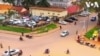 Soudan: une intersection routière chaotique, mais ordonnée, à Kampala