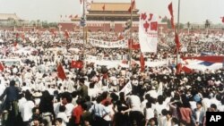 1989年5月17日，中国北京天安门广场上成千上万名民主示威者。