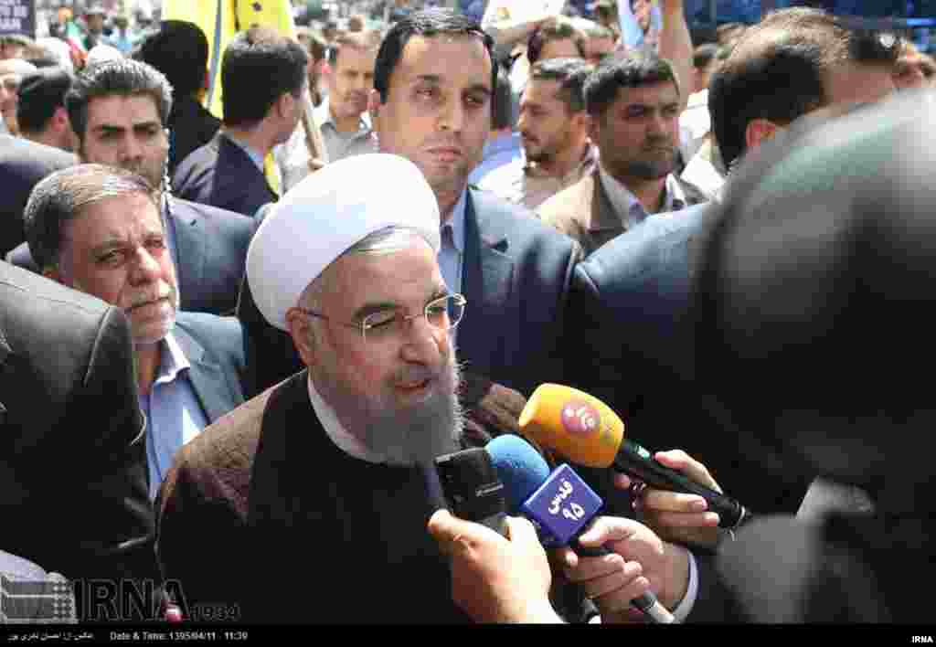 حسن روحانی رئیس جمهوری ایران در راهپیمایی روز قدس در تهران - ۱۱ تیر ۱۳۹۵