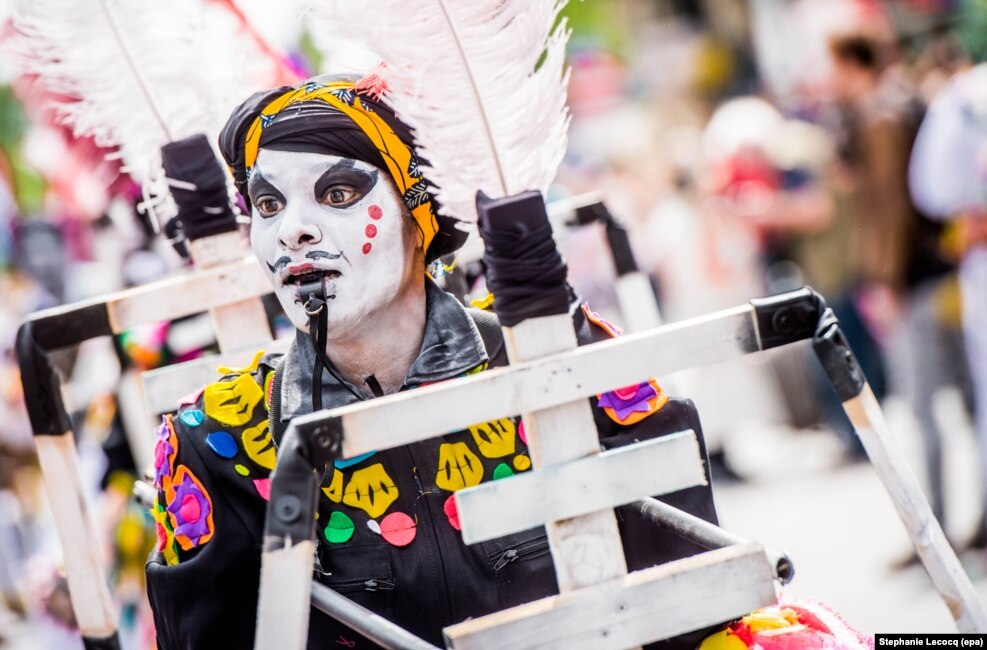 A resident participates in the Zinneke Parade in Brussels, Belgium, 21 May 2016.&nbsp;Thousands of people took part in the biennial urban parade event that invites residents from the different neighborhoods of Brussels to participate in this social and artistic project.