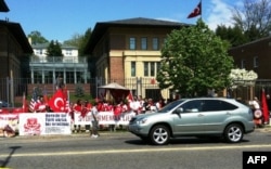 Türkiyənin Vaşinqtondakı səfirliyi qarşısında etiraz aksiyası / 24 aprel 2011